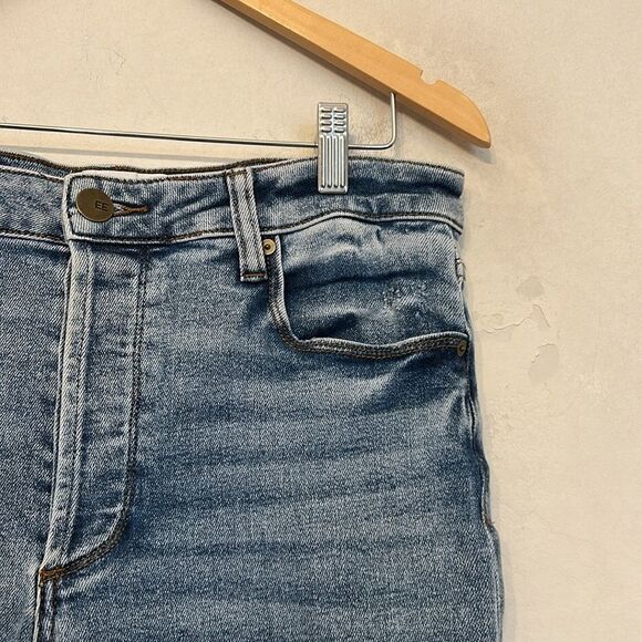 Evereve Distressed Button fly high rise jeans Size 30 EUC - Picture 4 of 11